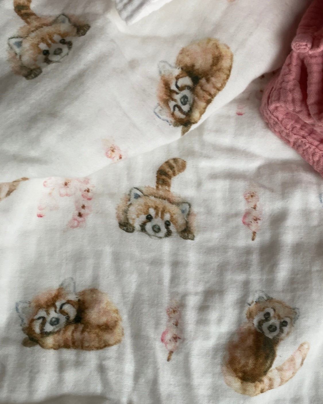 Rae the Red panda + 3-pack Muslin squares